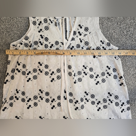 Taylor & Sage Embroidered Lightweight Tank Top Size XXS - Picture 4 of 8